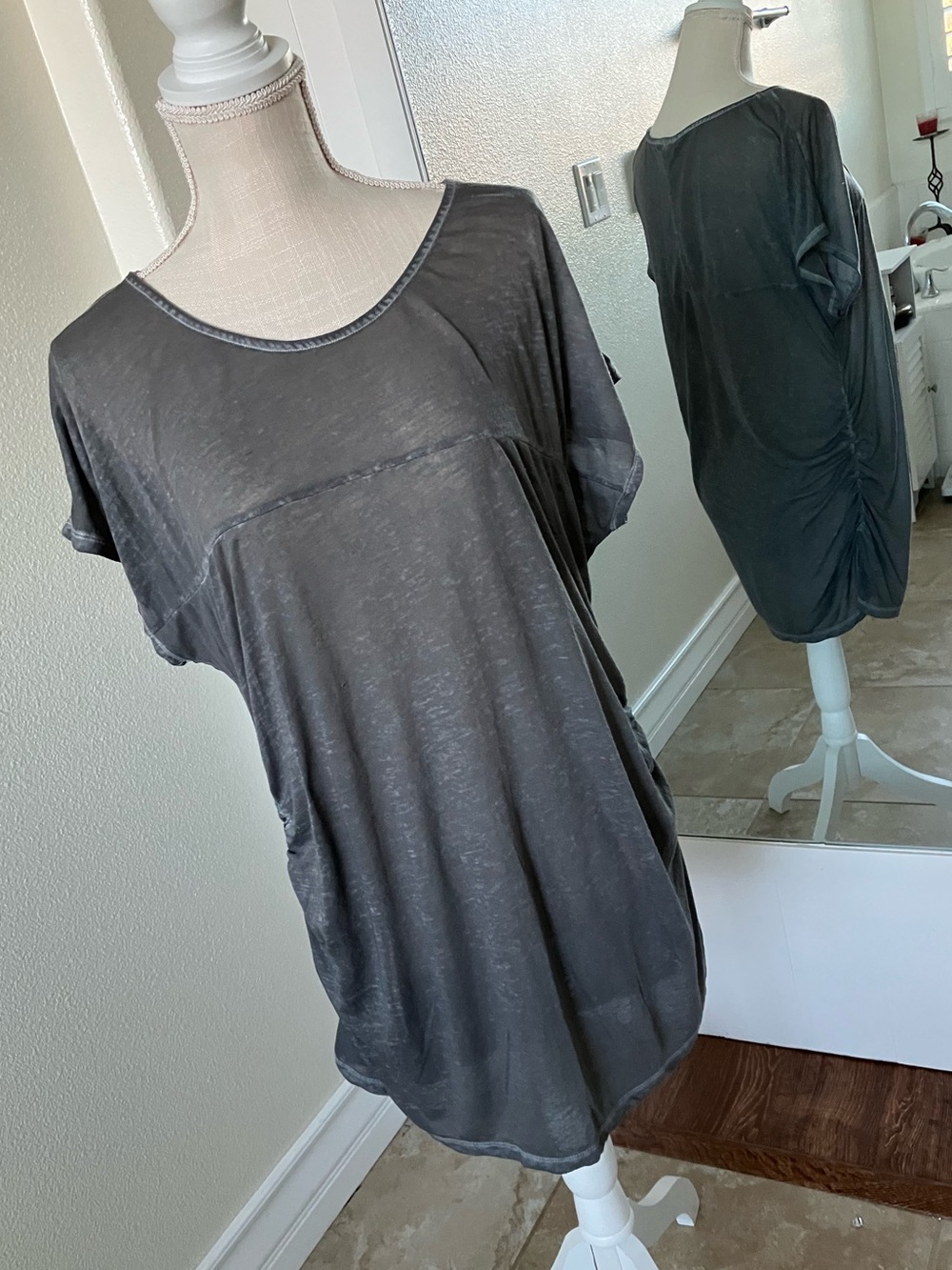 Liz Lange Maternity gray short sleeve tunic, size XL